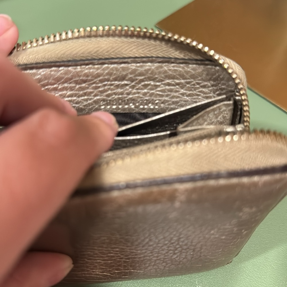 Gucci Gold Leather Wallet with Interlocking GG soho Logo - Picture 9 of 10